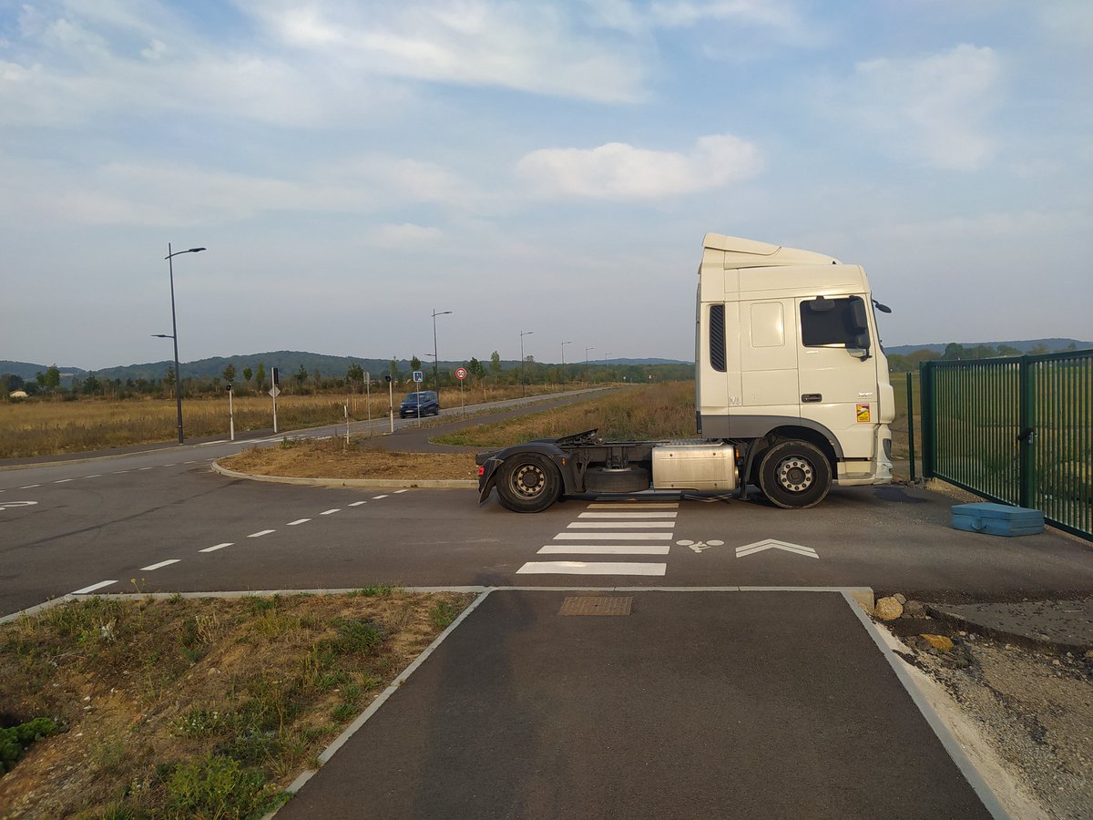 Velotaf_Metz's tweet photo. On est pas bien là, sur la #BA128 ?
Merci @amazon @EuroMetroMetz pour ce laisser aller. https://t.co/wvyLPQW3gw