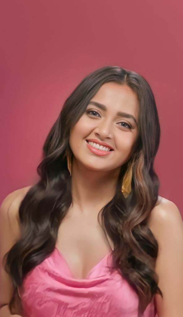Oneindia's tweet photo. .@itsmetejasswi completes for 1M subscribers on YouTube 

YEH TEJA TEJA HITS 1M

#TejasswiPrakash #TejaTroops #TejRan #KaranKundrra https://t.co/bJWcVmeGz3