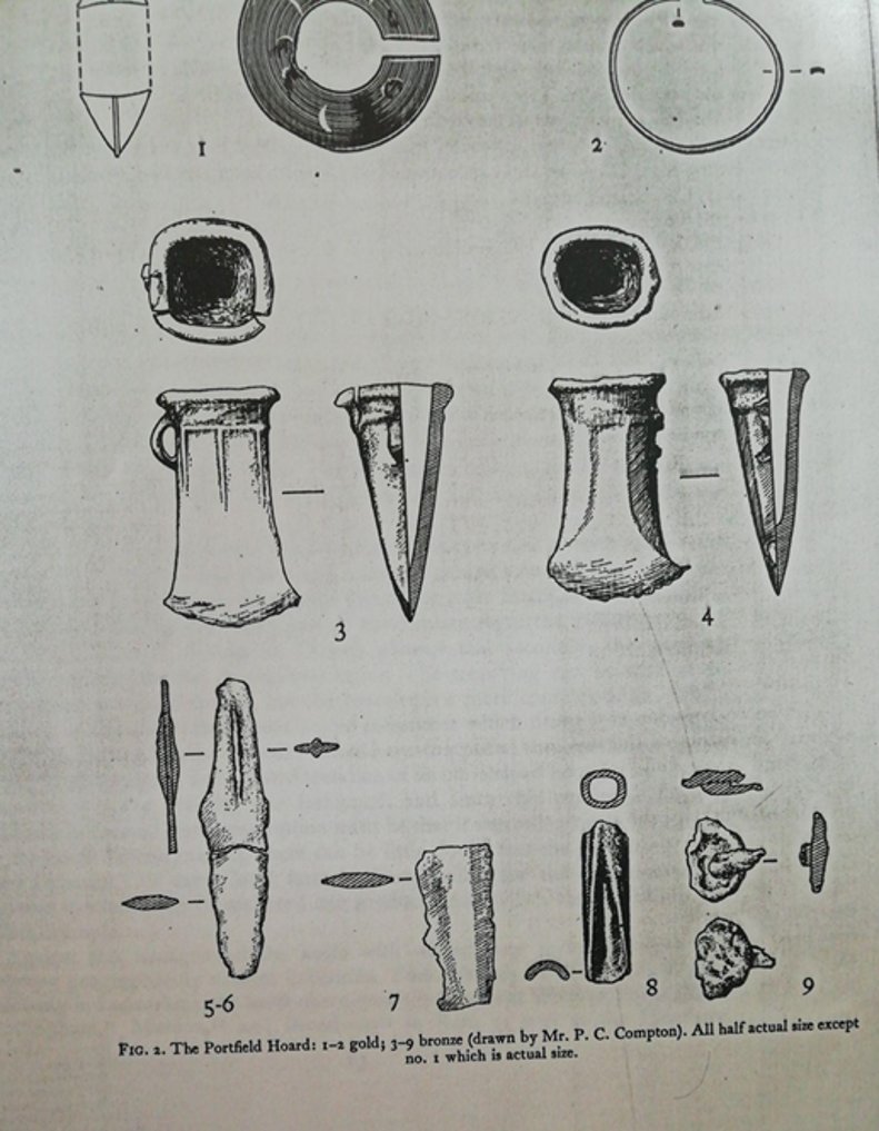 LancsMuseums's tweet photo. 🏰 For #FindsFriday we have the Portfield Hoard at #ClitheroeCastle
Portfield Hillfort dates between the Bronze Age and Iron Age and produced these stunning bronze and gold finds.
⚱ #ShoutOut to @UCLanArchAnth who are excavating Portfield we wonder what you will unearth! 🧐 https://t.co/4kMhCdSKx1