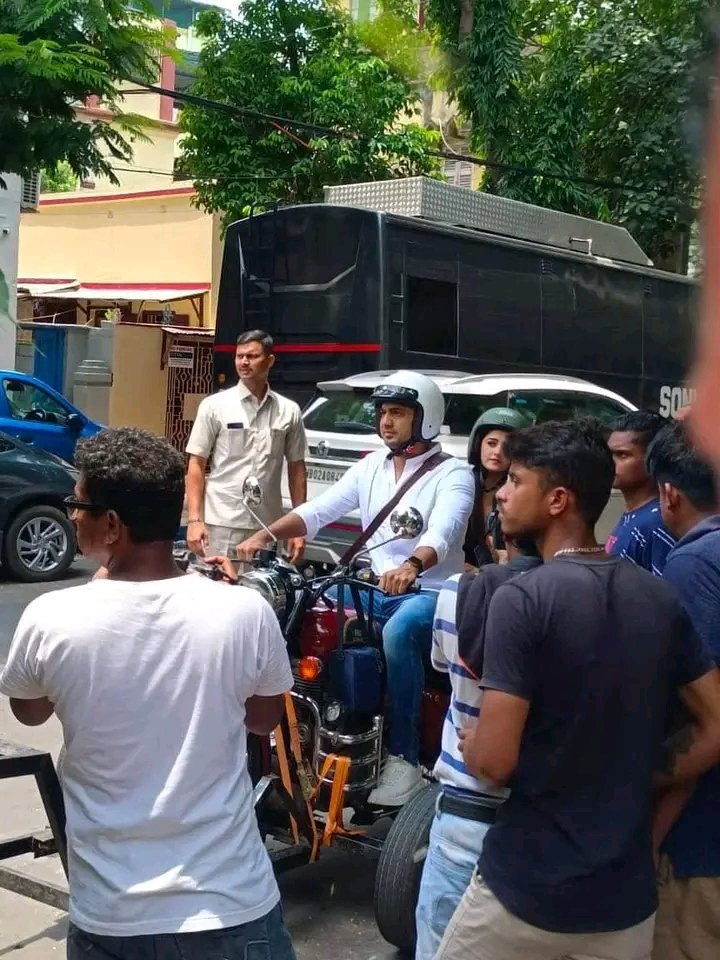 iddeepchowdhury's tweet photo. Live from the shooting location of #Prajapoti
@idevadhikari https://t.co/nqVgPbOBqp