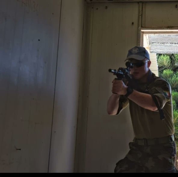 irishpolbatt's tweet photo. Training is an ongoing process, not a one-off event. A Company troops sharpening their MOUT drills, fighting in and through built up areas. #fibua #mout #bemore https://t.co/gKkpLSegtT