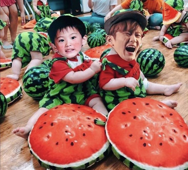marklimn's tweet photo. Congratulations for your comeback!!
i really like the whole mv.

@jennzei @rouseean @wfhistle @jisooyai @pzdcast @jisookcm @lalisamanobwan @lalisamnwbn @Bemes @roseaeni @oradnge @rozseh @rowoonix @theIiberty @gxeuIiis https://t.co/n0Vwa3Njm2