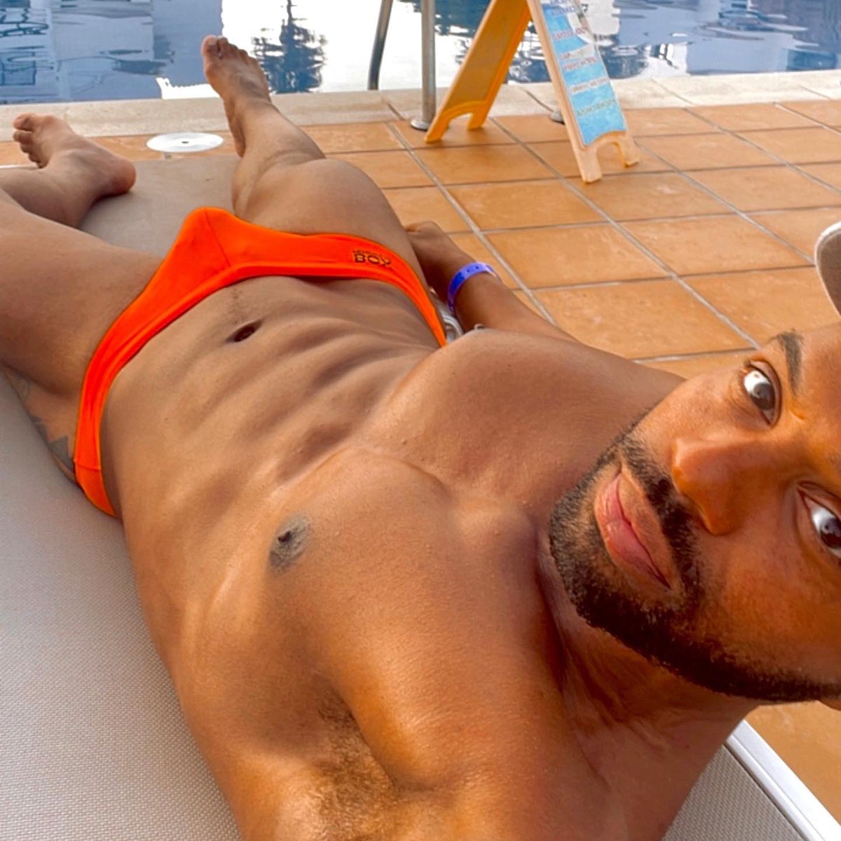 Adrian Hansel tweet media