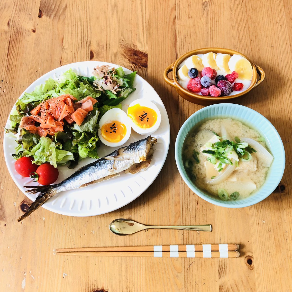ひなまま 昼ご飯 サーモンサラダ ゆで卵 オクラおかか和え とびうお塩焼き ナスと厚揚げの味噌汁 ヨーグルト 和風なお魚メニュー ダイエット垢さんと繋がりたい 料理好きな人と繋がりたい 昼ご飯 おうちごはん 献立 ダイエット T Co