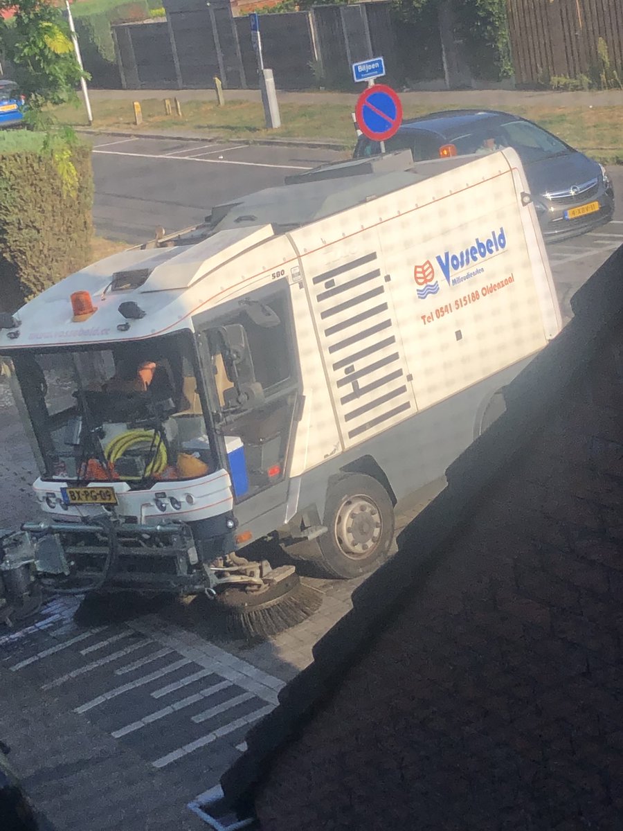 Nog nooit is er zo goed groen weggehaald en schoongeveegd 👏🏽👏🏽🫶🏽👏🏽👏🏽 #Vossebeldmilleudiensten #oldenzaal <a href="/Gemeente_Almelo/">Gemeente Almelo</a> #Schelfhorst