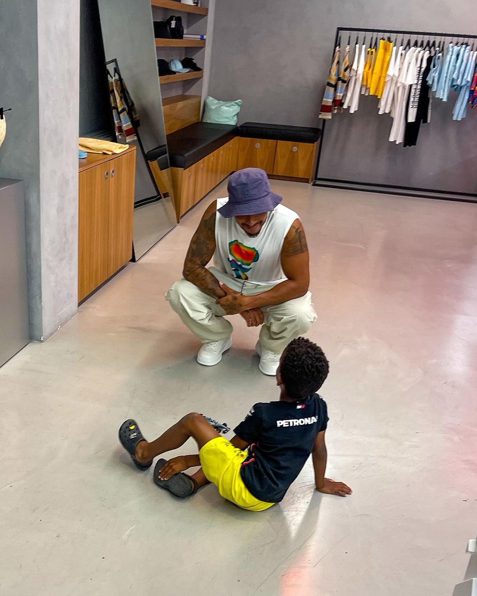 mer63des44MG's tweet photo. When you thought perfection doesnt exist but his name is lewis hamilton 😩😩 https://t.co/iAKSYQmOSZ