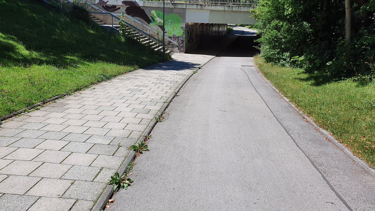 Martyn407's tweet photo. @CatrionaSwanson Munich has good cycle infrastructure too. Makes planning a bike journey, or just going out and cycling on, really easy. https://t.co/3lQUaSXxDD