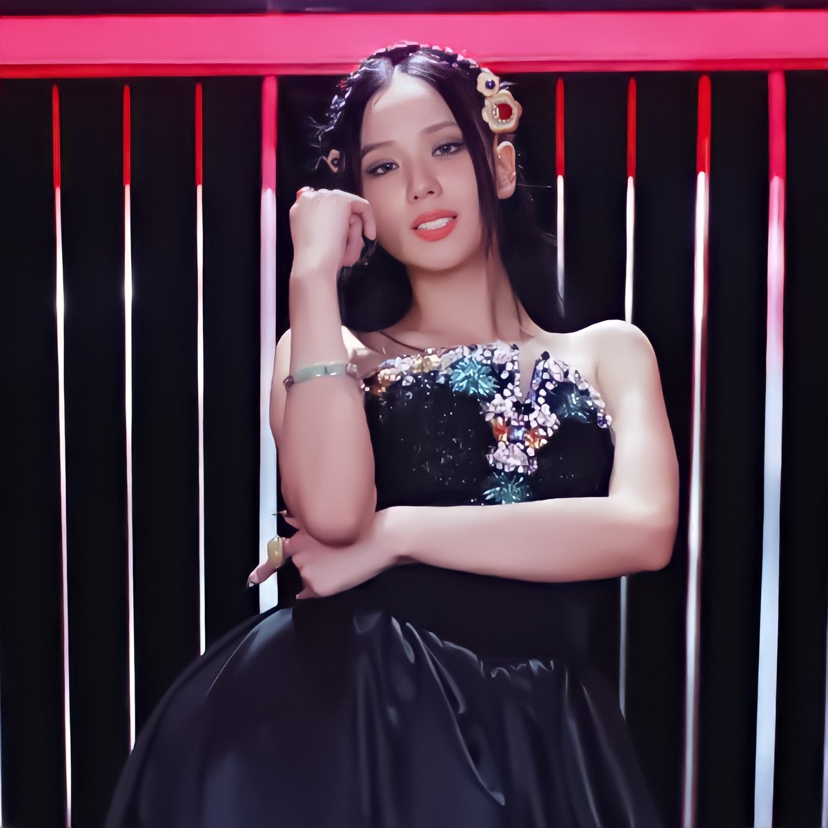 Marcela29808293's tweet photo. Hilo de fotos de 
#Kimjisoo #BLACKPINK #BLACKPINKCOMEBACK #PinkVenomOutTODAY #PINKVENOM #JISOO #blinks https://t.co/bGaFtbuYif