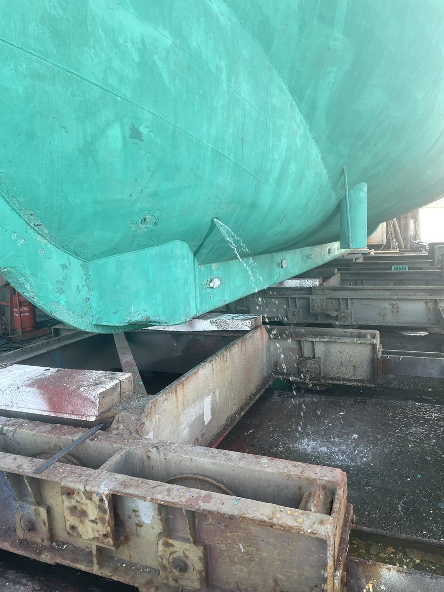 beagletone's tweet photo. Boats been out the water almost a working week to get a thruster,, and all thats been done so far is a holes been drilled to let the water oot the tank😂,, #boredalready https://t.co/u1HncExnLD