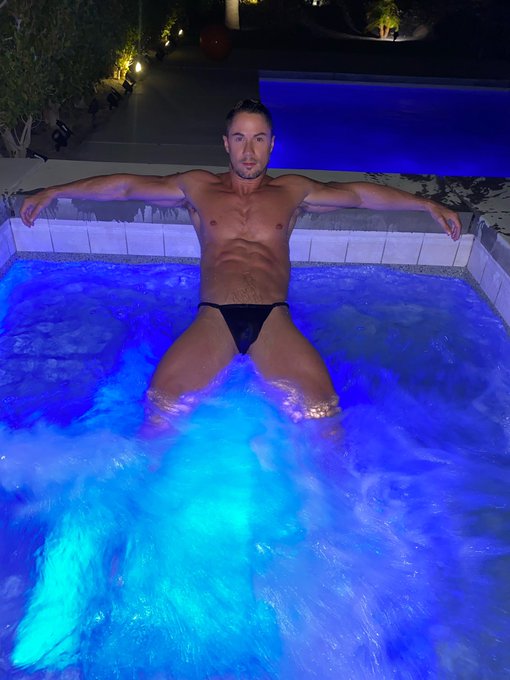 4 pic. Let’s get WET & WILD ??? https://t.co/hHO5OSw2a9