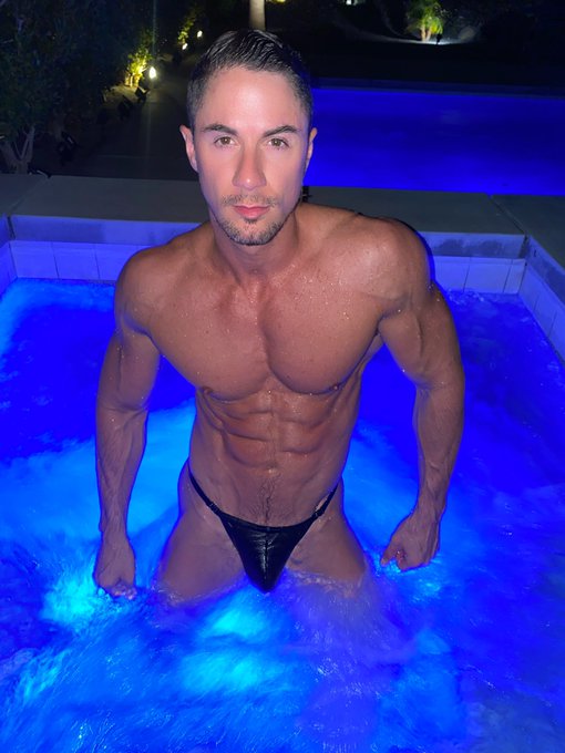 1 pic. Let’s get WET & WILD ??? https://t.co/hHO5OSw2a9