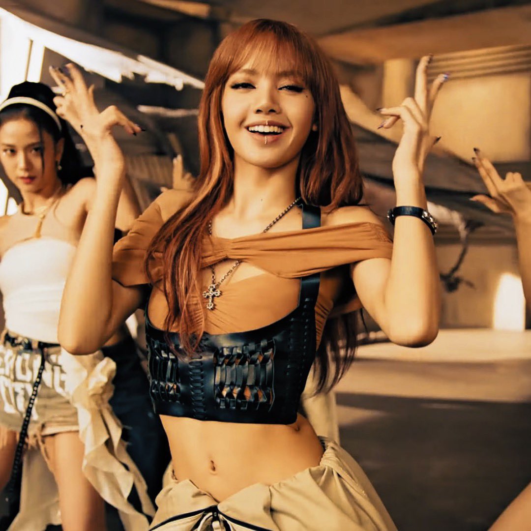 GybWsps's tweet photo. เอาอยูาทุกlook  น้อง LISA #PINKVENOM #LISA #LALISA https://t.co/j8t5pGYcww