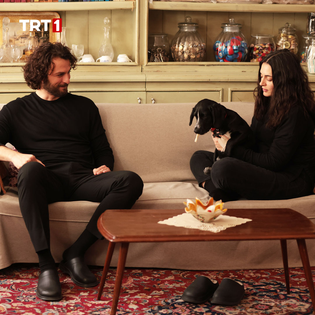 Küllerinden doğan bir aşktı onlarınki. 😍📸

#MasumlarApartmanı severek izlediğiniz bölümleriyle hafta içi her gün sizinle.📺 

<a href="/masumlarapt/">Masumlar Apartmanı Dizisi</a> bugün 12.30'da TRT 1'de.