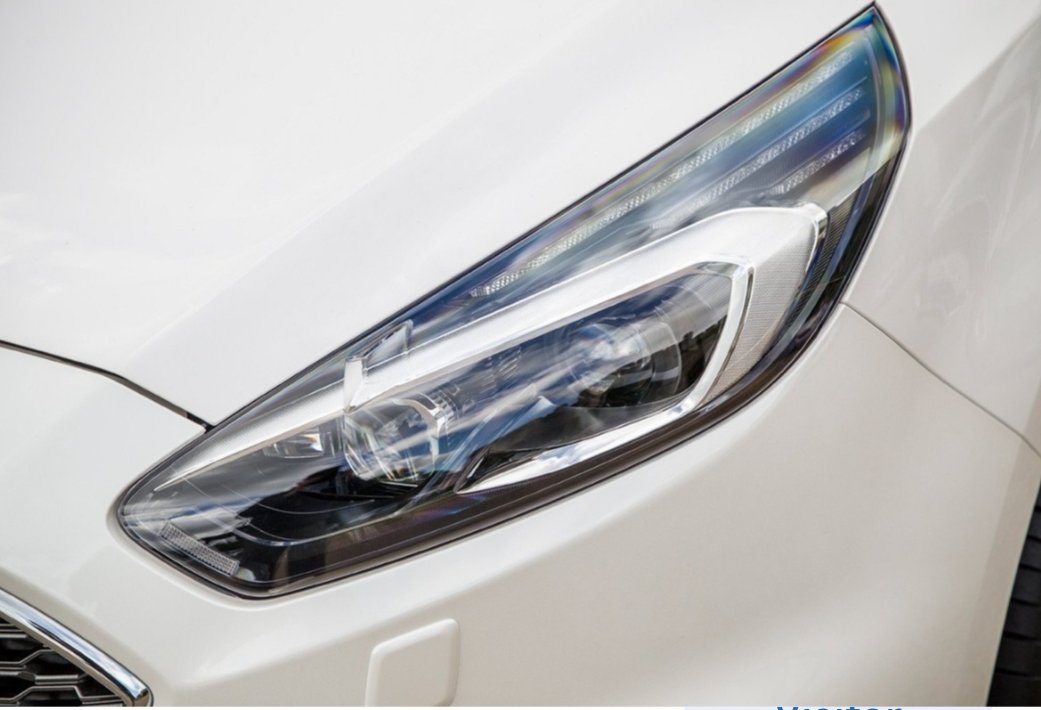La nueva tecnología de faros de Ford ayuda a los conductores a mantener los ojos en la carretera.