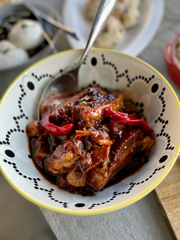 Morning! If you’re in the mood for a Friday feast, this #HongSauRou (red #porkbelly) would certainly do the trick. 😋It’s braised slowly in spices until the pork is super tender &amp; totally yum! 😃 #fridayfeeling #fridayfeast #chef #somersetchef