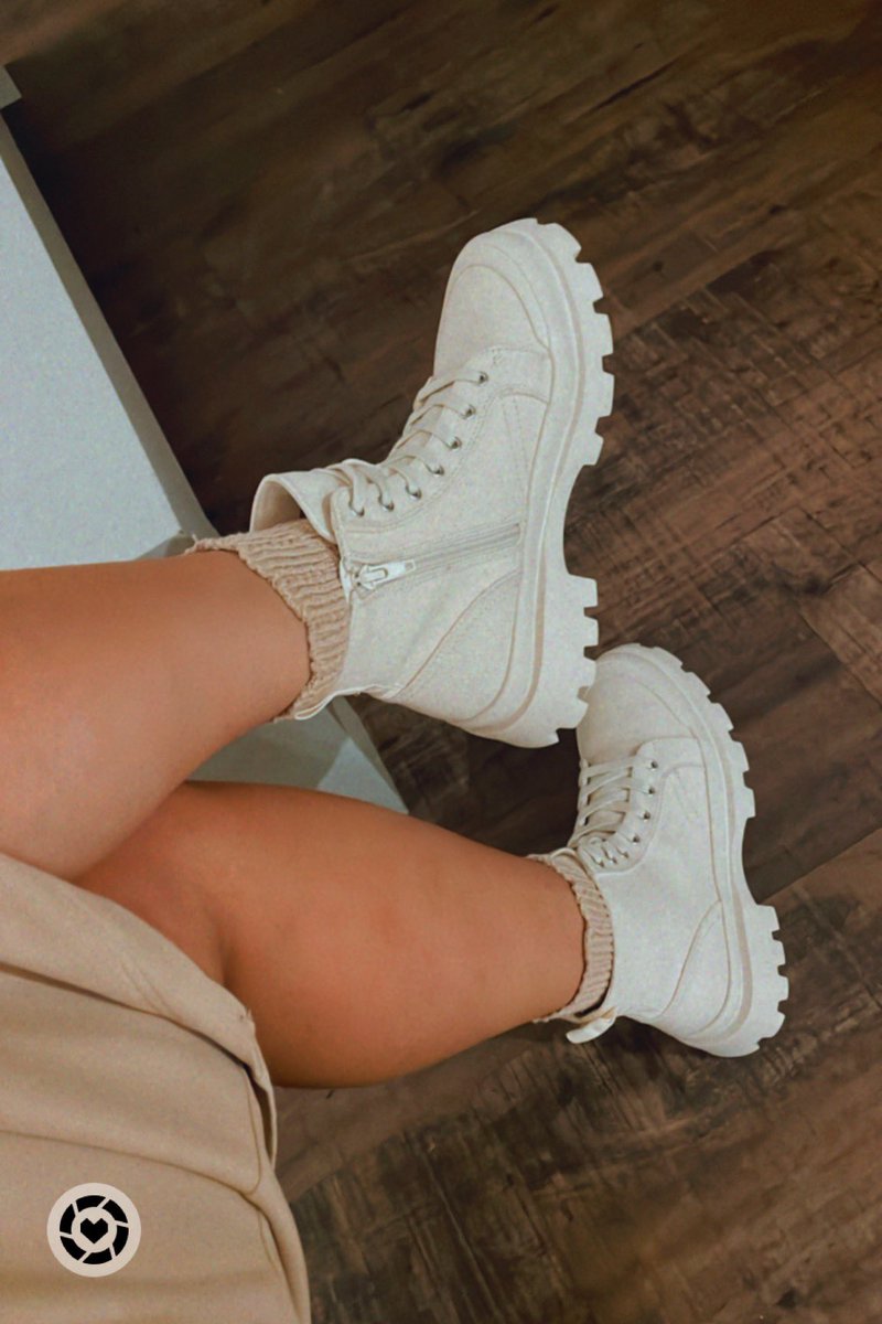 KingKelsie's tweet photo. I’m INLOVE with these shoes &amp; socks set! So comfy! To see more Minimalist NicNac Hauls, follow my shop @K.L.C. on the @shopLTK app to shop this post and get my exclusive app-only content!
https://t.co/1GIeoZ89HP https://t.co/u6OynSkUOr