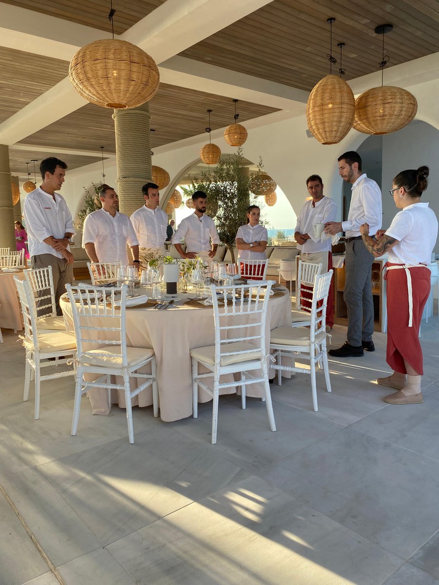 MeliaCareers's tweet photo. #KnowOurTeaM These are some of our 5-stars faces that will welcome you in your holidays in our new Villa Le Blanc, Gran Meliá. Thanks for making our guests feels like home. Do you see any familiar face? 🤔#WeAreMeliá #MeliaSpain https://t.co/IgkPTwYU3k