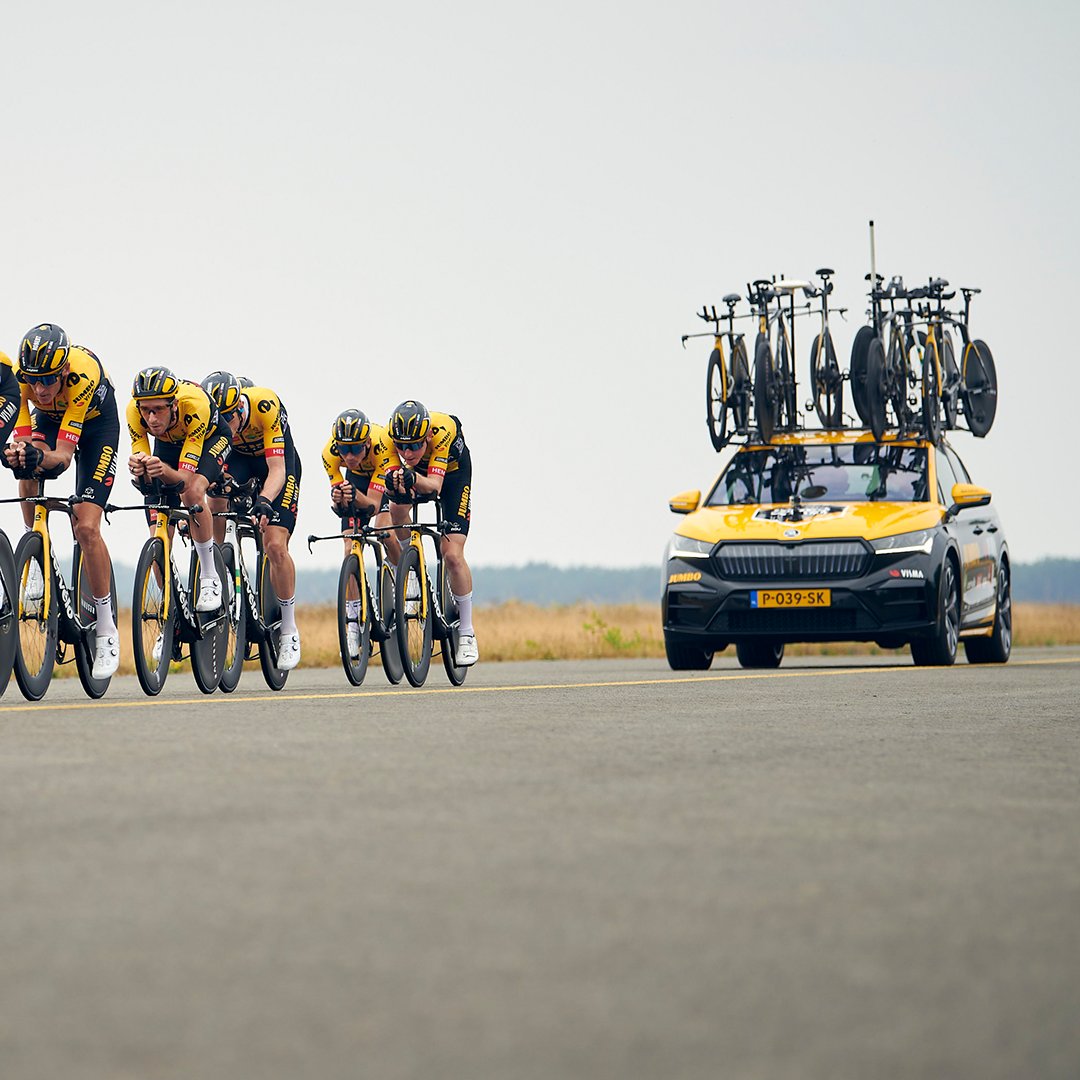 🇪🇸 #LaVuelta22 

The machines are ready⚡️ The fully electric @Skoda_NL ENYAQ COUPÉ iV. will be our special sports directors car during the Vuelta!
