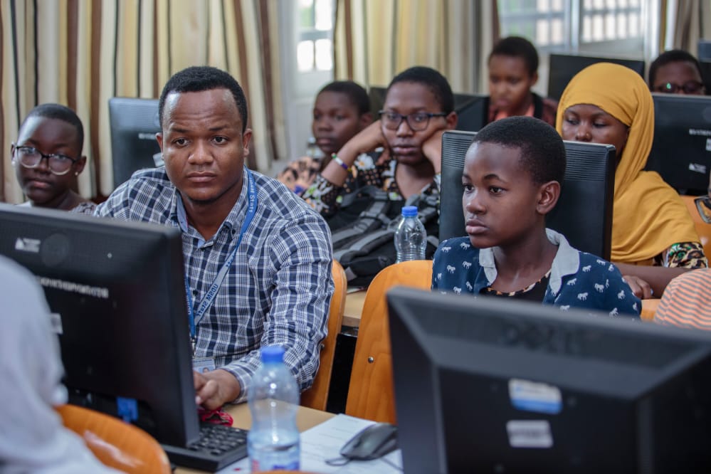 dLabTz's tweet photo. Coding is the language of the future, and every girl in Tanzania ought to learn. 

This week at #codelikeagirl Dar Edition,  young aspiring female technologists learned the fundamentals for programming, all the while stretching their minds to create new ways of thinking. https://t.co/QkKhN5WVIV