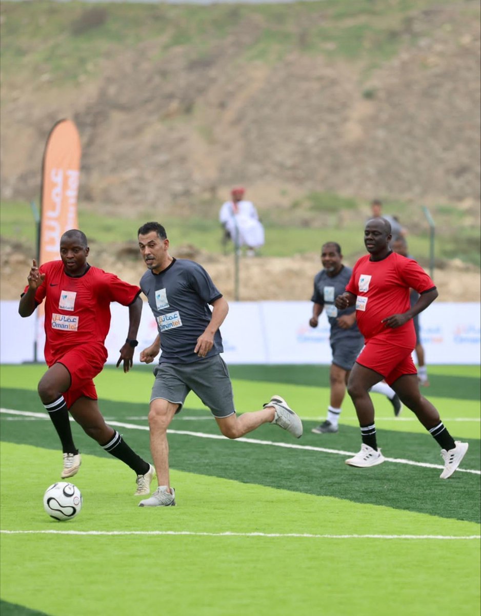 AGCFF_EN's tweet photo. 📸 Younis Mahmoud 🇮🇶 and Mohammed Rabia 🇴🇲 pictured at the Legends Match held with the participation of 2022 World Cup ambassadors, as part of the promotional campaign for the tournament, in Oman

#AGCFF https://t.co/dAmeqpTrUx