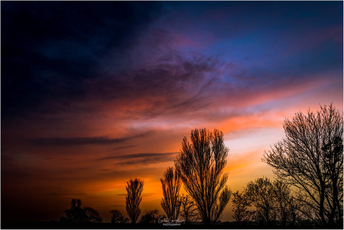 greatyarmouthbc's tweet photo. Happy World Photography Day! πΈπΉ
We have a stunning sunset photo to share today from Glen Gardiner. We'd love to see your #GYPostcards below. π #WorldPhotographyDay https://t.co/cAaSc0S3Ph