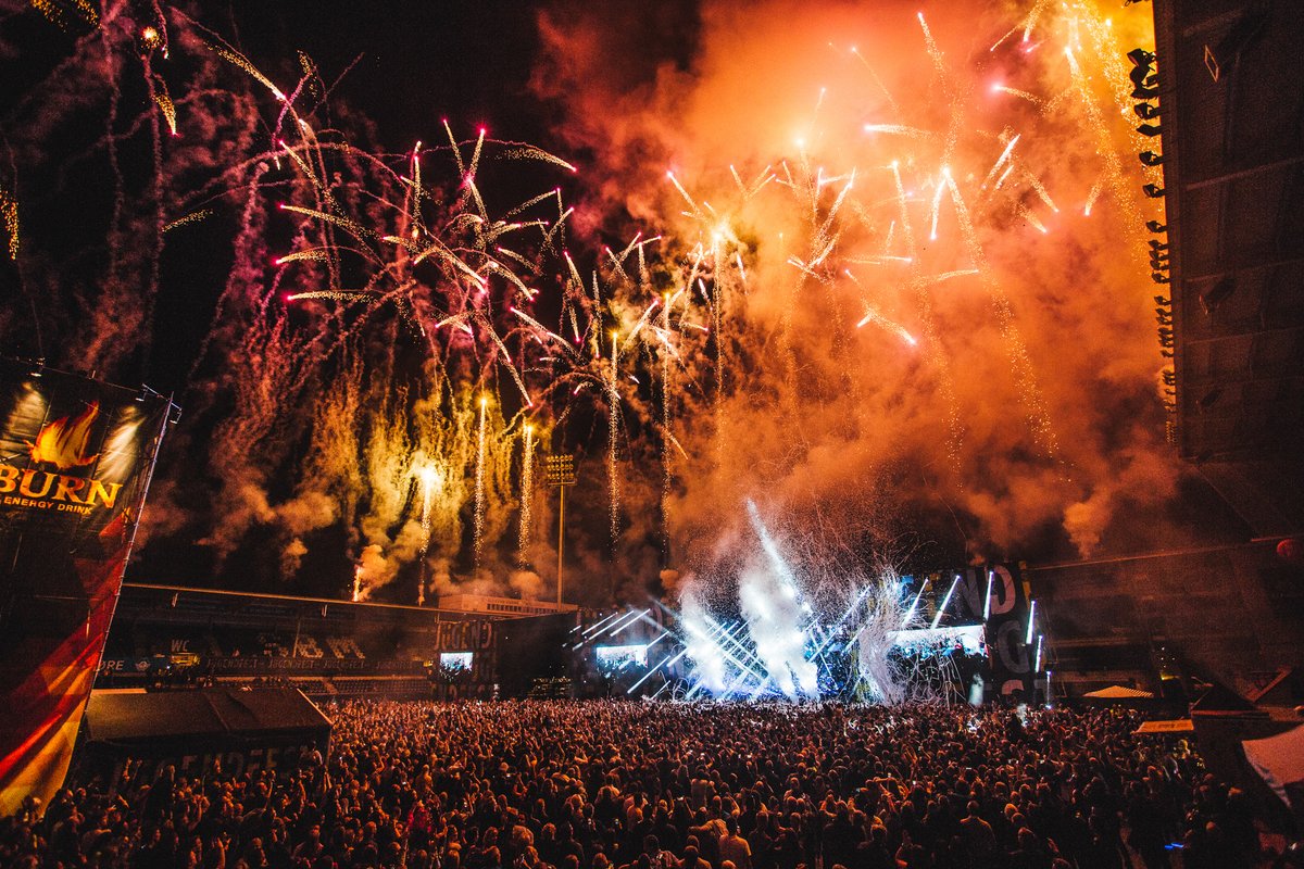 Burn_NOR's tweet photo. COUNTDOWN! 5 timer igjen til JUGENDFEST! 🔥🔥 Sees vi der? #BURNxJugendfest #BURNENERGY https://t.co/uJeR4nVtEH