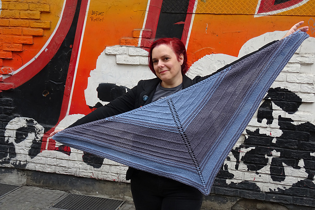 Selana1505's tweet photo. Quick knit for a warm shawl, perfect to prepare for the colder days that will surely come!
Simplicity is Key is suitable for beginners, as it only uses basic techniques and increases.
https://t.co/xAZY592oa1
#KnittingTwitter #ElevensesHour #CraftBizParty #OffRavDesigner https://t.co/65q0cD4WPr