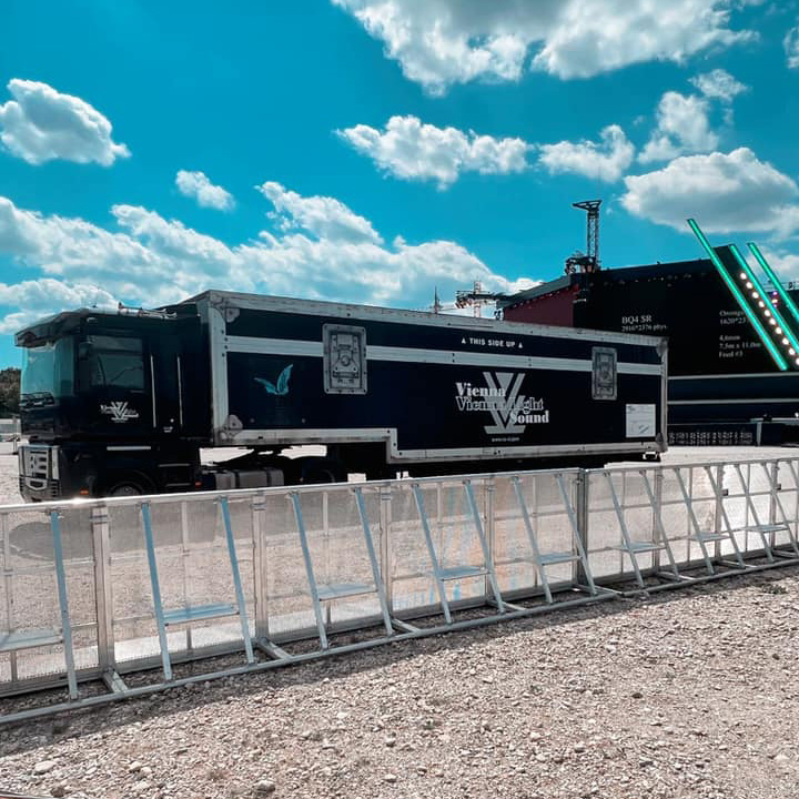 Vienna_Sound_VL's tweet photo. Helene Fischer Konzert am 20. August in München.
Und wir von https://t.co/kPBAuyOjqF haben große Freude dabei zu sein.
#Helenefischer #Konzert #Eventtechnik #Veranstaltungstechnik #Bühnenbau #Bühnentechnik #Tontechnik #Sound #Lichttechnik #Event #OpenAir #Rigging https://t.co/nC7KCXvpxi