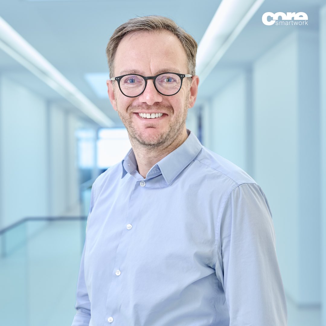 COREsmartwork's tweet photo. Bühne frei für unser Team! 🙌🤩
Kay Reibetanz ist seit Dezember 2021 ein Teil von CORE und zuständig für Projektmanagement und Vertrieb.
#coreteam #teamvorstellung #hinterdenkulissen #kay #corespirit #teamup https://t.co/Nf9q1F0TTi