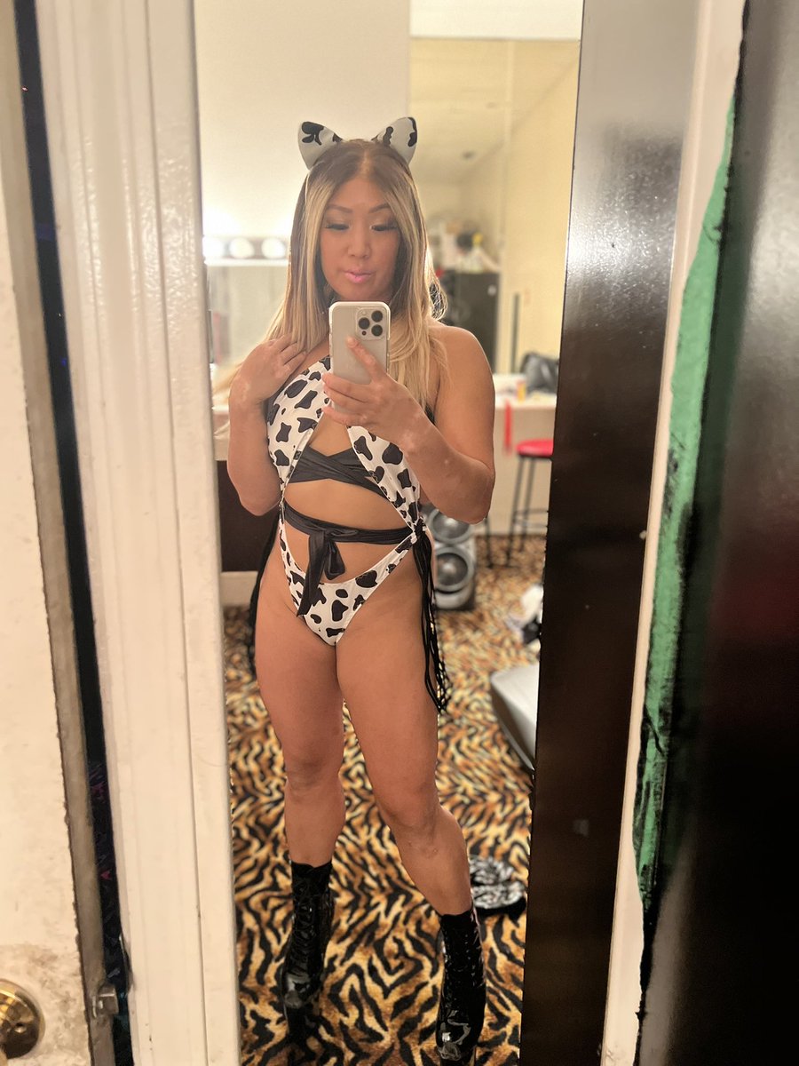 Sia Sex Work Podcast Host On Twitter Ummmmm This Outfit Though How