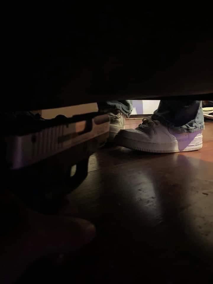 222corn's tweet photo. been under here for 20 mins n ole girl hid my clothes so im here butt ass naked🤦🏾‍♂️ her bf mad cuz he lost $90 gamblin n thinks she didnt cook but she did n i ate his plate🤷🏾‍♂️ judgin by his forces he aint got shit else to lose so he gon try n fight me. dis may b his last day living. https://t.co/vK7W3Eezm4