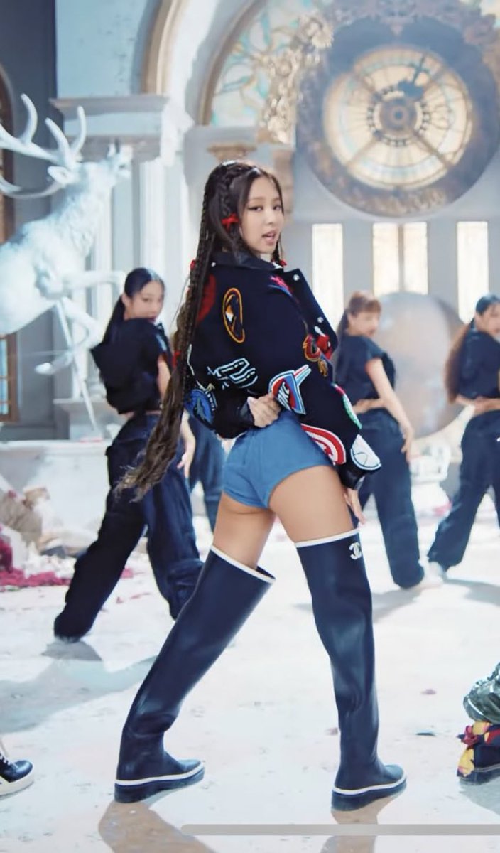 gojunhe's tweet photo. @kimjennii Ini b00ty, mine and mine only https://t.co/EuZew6JZ2S