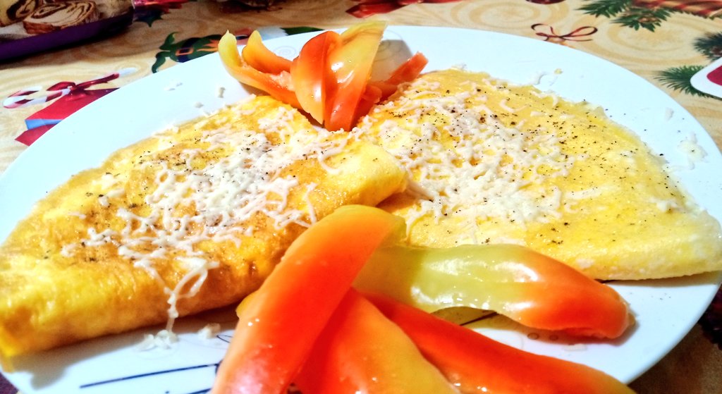 nico_patrascu's tweet photo. #goodmorning #breakfast #eggs #OMELETTE #cheesegoat #cheese #peppers #greenolive #healthylifestyle #HealthyEating #HealthyFood https://t.co/nd7ezjmnDT