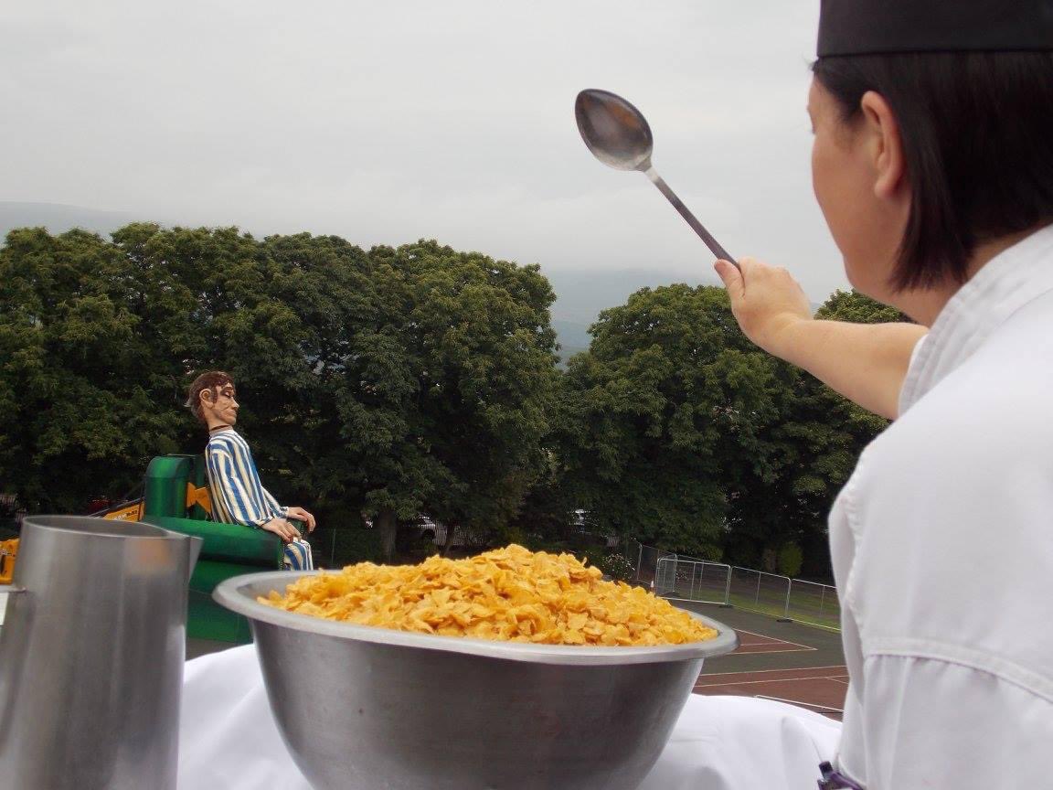 Feeding our Giant friend, Finn this weekend ‘WAKE THE GIANT’ 20th &amp; 21st Aug. 
#giantadventures #wakethegiant

<a href="/Whistledown_/">Whistledown Hotel</a>  <a href="/visitmourne/">Visit Mourne</a> <a href="/visitwpoint/">Visit Warrenpoint</a> <a href="/PortWarrenpoint/">WarrenpointPort</a> <a href="/DiscoverNI/">Northern Ireland</a>