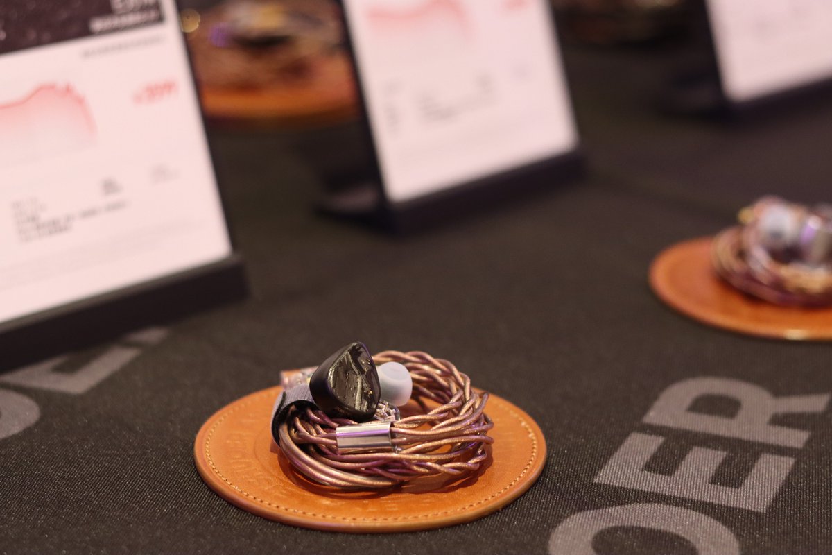 letshuoer_jp's tweet photo. Friday with EJ07M
https://t.co/RrakYryYmA
#letshuoer #letshuoerej07M #earphone #headphones #audiohifi #hifi #iem #inearmonitor #audiophile #musiclover #music #stage #djinear https://t.co/TKbJkuLpaV