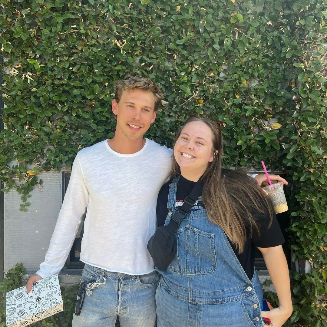 AustinBFrance's tweet photo. 🆕 Austin avec des fans récemment à Los Angeles.

(via holly.rosee et hannahgracefarkas IG) https://t.co/5JVfQELQ2i