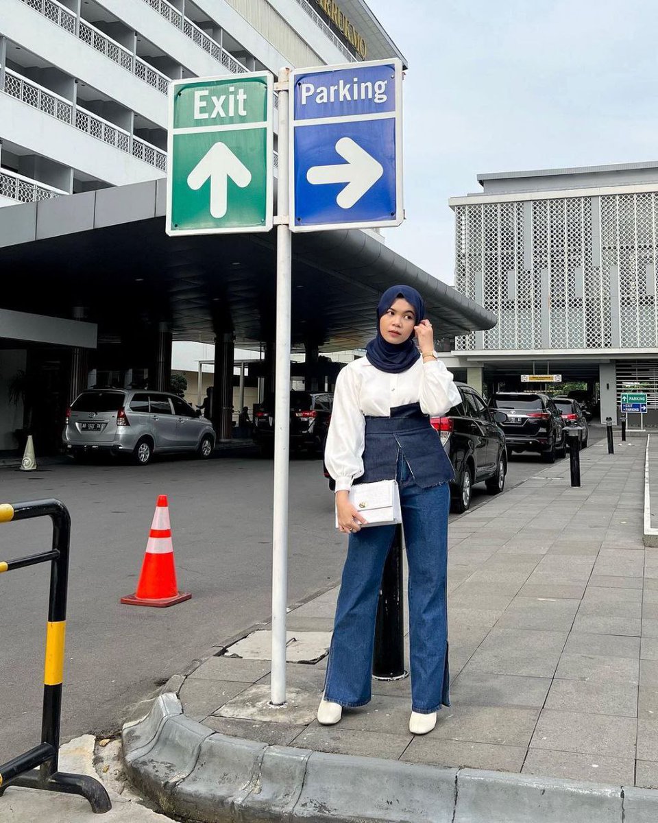 dntxpcttmch's tweet photo. Rekomendasi outfit hangout 😍✨

Cek disini ⤵️
Belt https://t.co/HiWbzGU7yq
Celana https://t.co/87CyEcYG9z
Kemeja https://t.co/IxVq4Fjiui
Sepatu https://t.co/w2giRIRcE3
Tas https://t.co/emY6FUBnej
Hijab https://t.co/HHNFp6ILjx

#ootdhijab #hijab #Hijabers #outfit https://t.co/PlmoIXjQOf