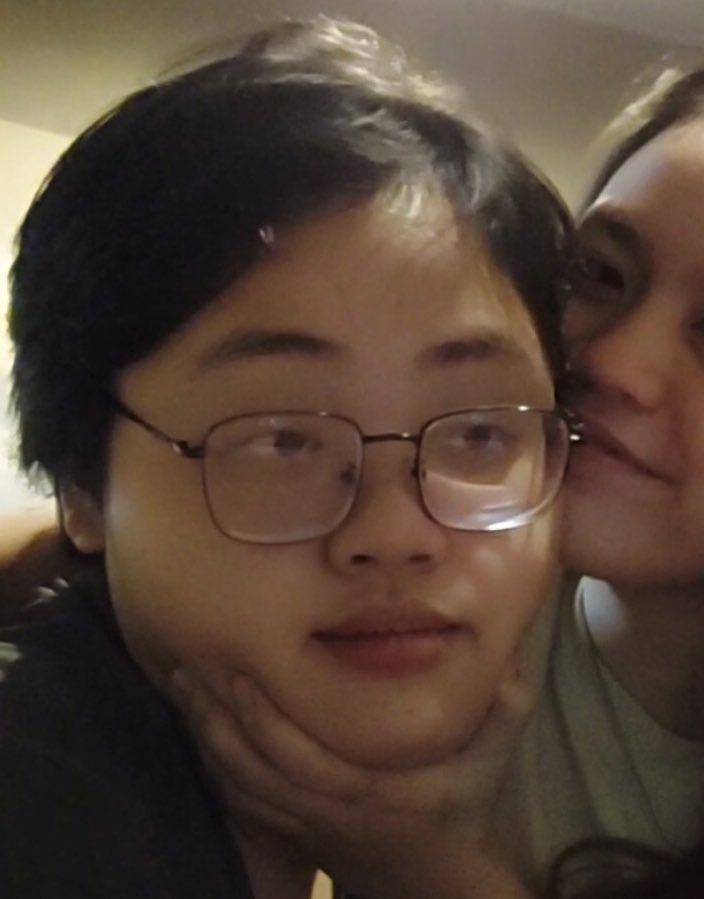 ffimmela's tweet photo. “hindi ka na ba masaya sa relasyong ‘to?” 

🙂😬 https://t.co/WSujOuF7GZ