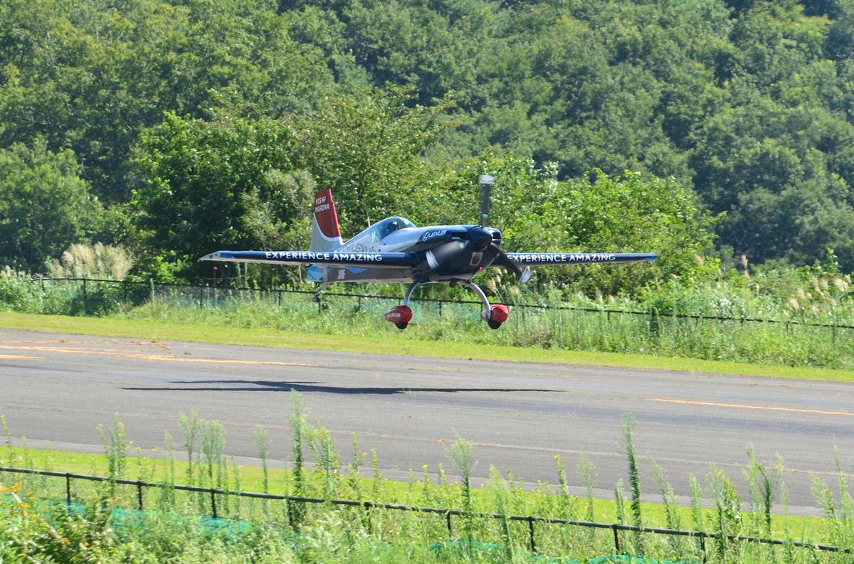 Myyoursun's tweet image. 室屋さん
13:28 ふくしまスカイパークに帰投
茨城県 大空を見上げよう フライトありがとうございました。
#室屋義秀
#大空を見上げよう
#Extra330SC
#LEXUS