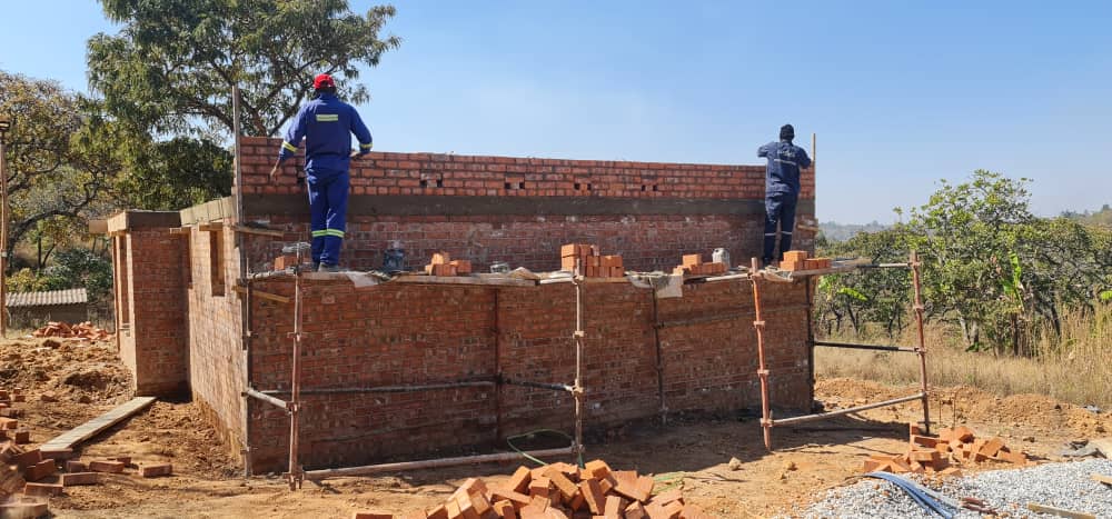CoslicConstruc2's tweet image. #catchingup #transformations #construction #LetGreatThingsHappen #HarareZimbabwe
Day 19: Stage 9: Doorhead Brickwork - Superstructure Completion &amp;amp; Stage 10a: Ringbeam - formwork &amp;amp; steel fixing.
Day 20: Stage 10b: Ringbeam - Concreting 
Day 22: TODAY! Stage 11: Wallplate Brickwork
