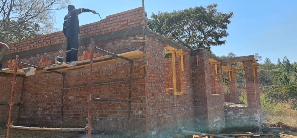 CoslicConstruc2's tweet image. #catchingup #transformations #construction #LetGreatThingsHappen #HarareZimbabwe
Day 19: Stage 9: Doorhead Brickwork - Superstructure Completion &amp;amp; Stage 10a: Ringbeam - formwork &amp;amp; steel fixing.
Day 20: Stage 10b: Ringbeam - Concreting 
Day 22: TODAY! Stage 11: Wallplate Brickwork