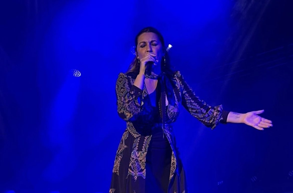 Y cada día te quiero más… Si alguna vez pierdo tu querer...Yo no sé, no lo quiero pensar. ¡Pineda de Mar! 💜 #MisFansLosMejoresDelMundo
#Gira2022 
¡Muchas gracias por el amor y el cariño! <a href="/artsdestiu/">ARTS d'Estiu</a>