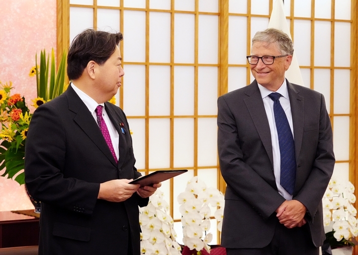 MOFA of Japan on Twitter "Courtesy Call on Foreign Minister HAYASHI by