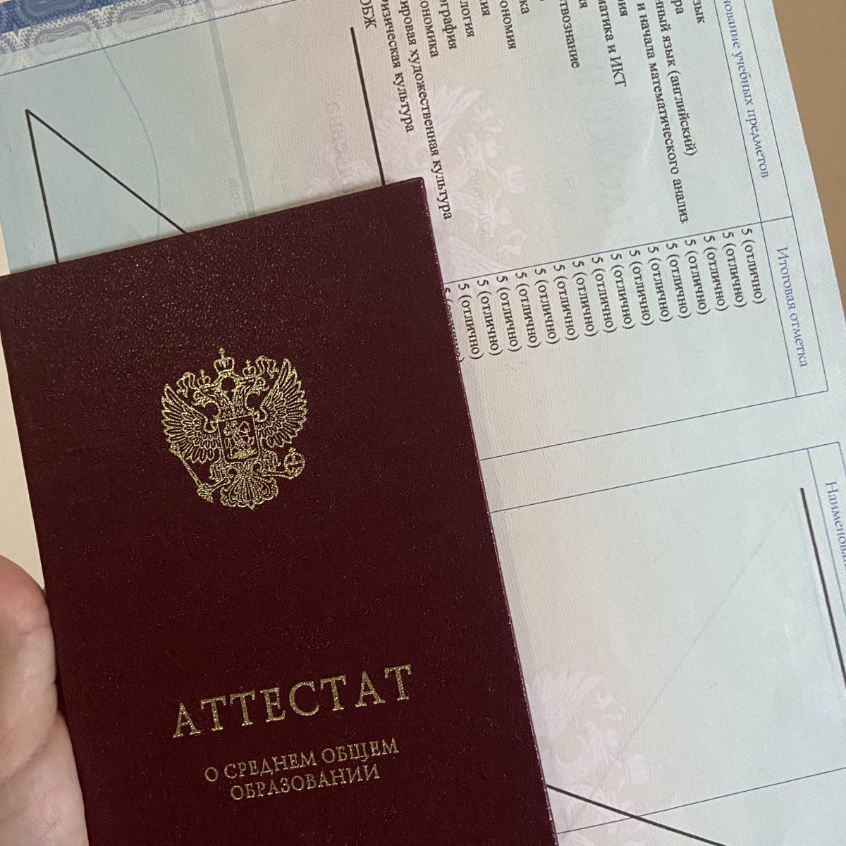 свободна, но скоро буду снова занята :) мне было так тяжело целый год на душе :( я почти весь год сидела дома, мне было неприятно ходить на пары, потому что я всю жизнь была настроена на что-то более масштабное :( и вот наконец-то это произошло! я чувствую себя так свободно🥺