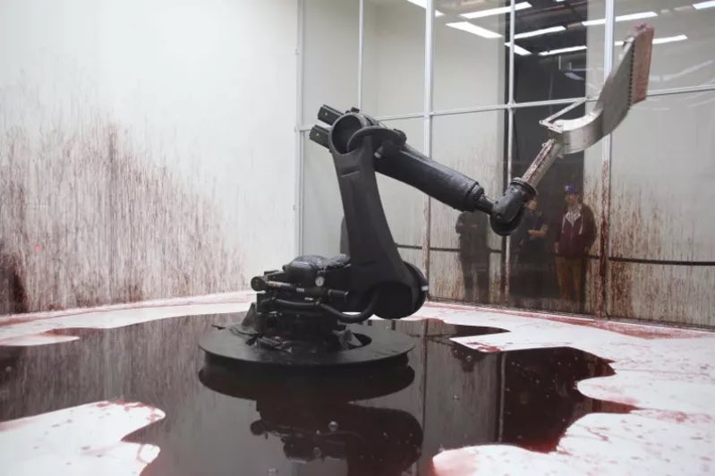 “Una obra de arte no te puede hacer llorar”… 
La obra:
“Can’t help myself” Sun Yuan &amp; Peng Yu