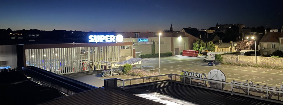 Comme <a href="/Dauvers70/">Olivier Dauvers</a> j’ai monté mon observatoire des enseignes allumées la nuit et les jours fériés/dimanche mais depuis ma fenêtre. Et le bilan est lourd : 0 pointé pour le magasin @ULesCommercants Libération du <a href="/ofcourselemans/">Of course Le Mans</a> - et ça commence à nous agacer sérieusement. 🥺🤦‍♂️