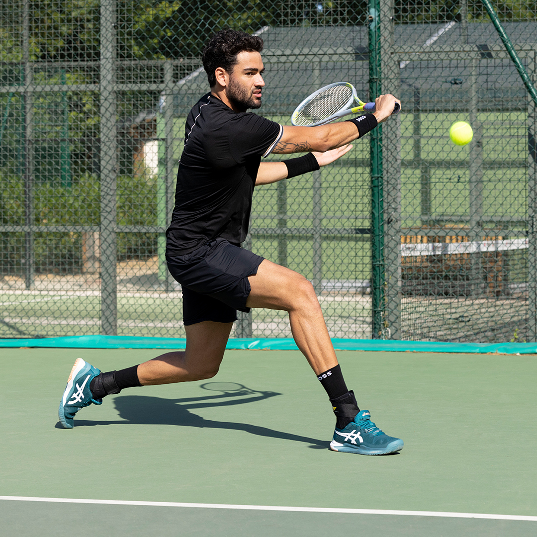 ASICSTennis's tweet photo. Matteo Berrettini maintains stable lateral movement on court to help him keep his mind focused on the point with the #GELRESOLUTION8. #ASICSTennis #ASICS #Tennis https://t.co/2cqZUdyxnN