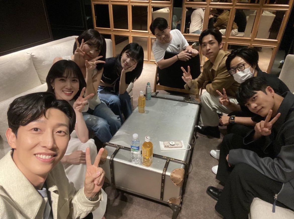 kdramatreats's tweet photo. OUR FAVORITE SQUAD 😭💙 https://t.co/JQBPimjUPs