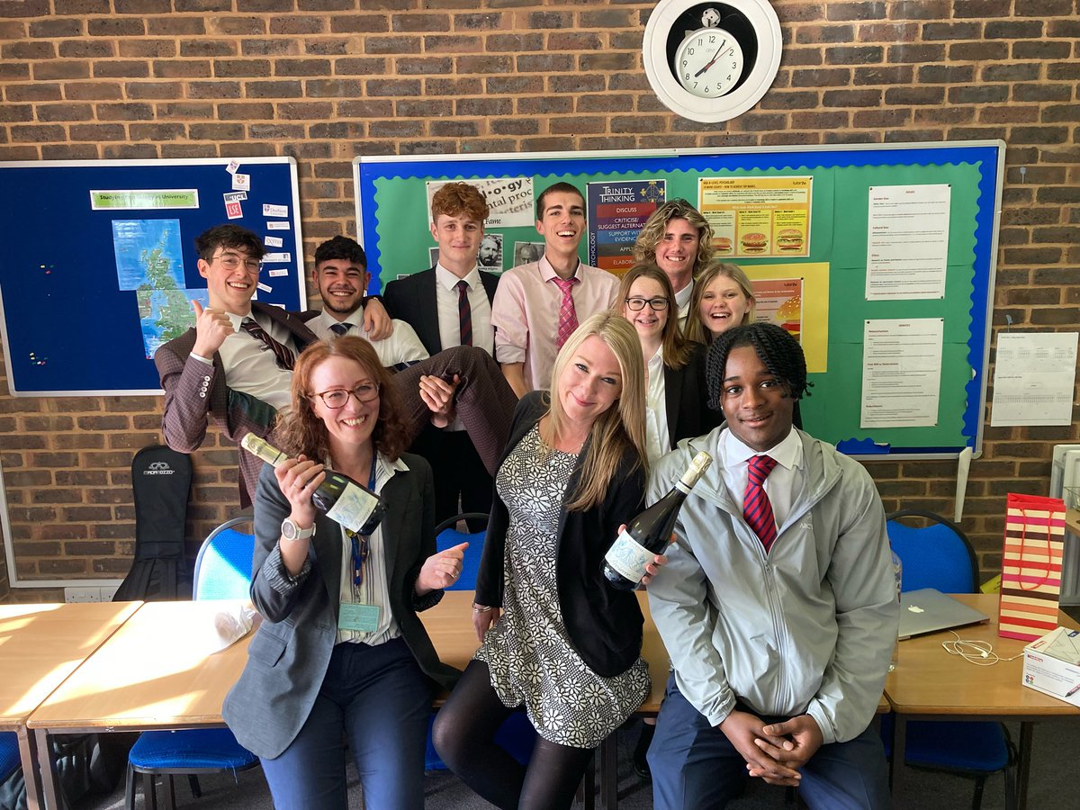 TrinityPsycho's tweet photo. Yesterday was a day of celebration for the leavers of 2022 in Psychology! Lovely to see so many smiling faces and all of them going to their university and course of choice. Well done Psychos, you did us proud! #AlevelResultsDay2022 #triniypsycho #psychology #AlevelResults https://t.co/OaNtPUGv3q