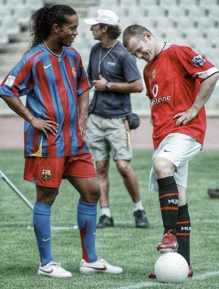 Wayne Rooney and Ronaldinho on the set of the  photo shoot for Fifa 06.